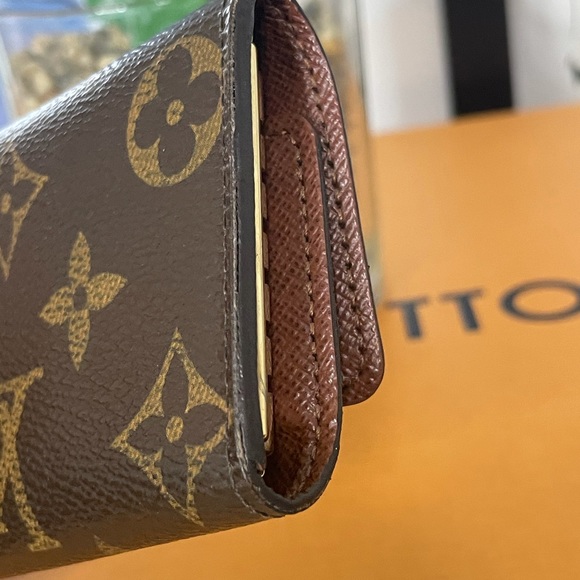 Louis Vuitton 6 key holder - Picture 9 of 13